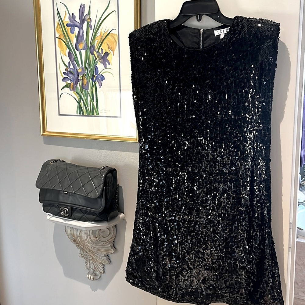 DRESS- New Black sequined sac dress size Med